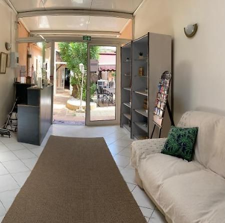 Hôtel Le Derby terrasse et parking Cagnes-sur-Mer Exterior foto