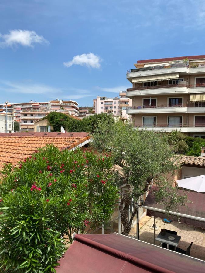 Hôtel Le Derby terrasse et parking Cagnes-sur-Mer Exterior foto