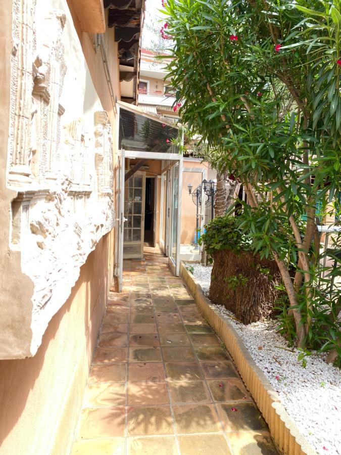 Hôtel Le Derby terrasse et parking Cagnes-sur-Mer Exterior foto