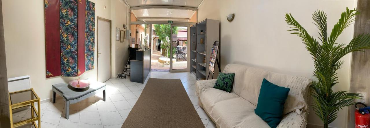 Hôtel Le Derby terrasse et parking Cagnes-sur-Mer Exterior foto