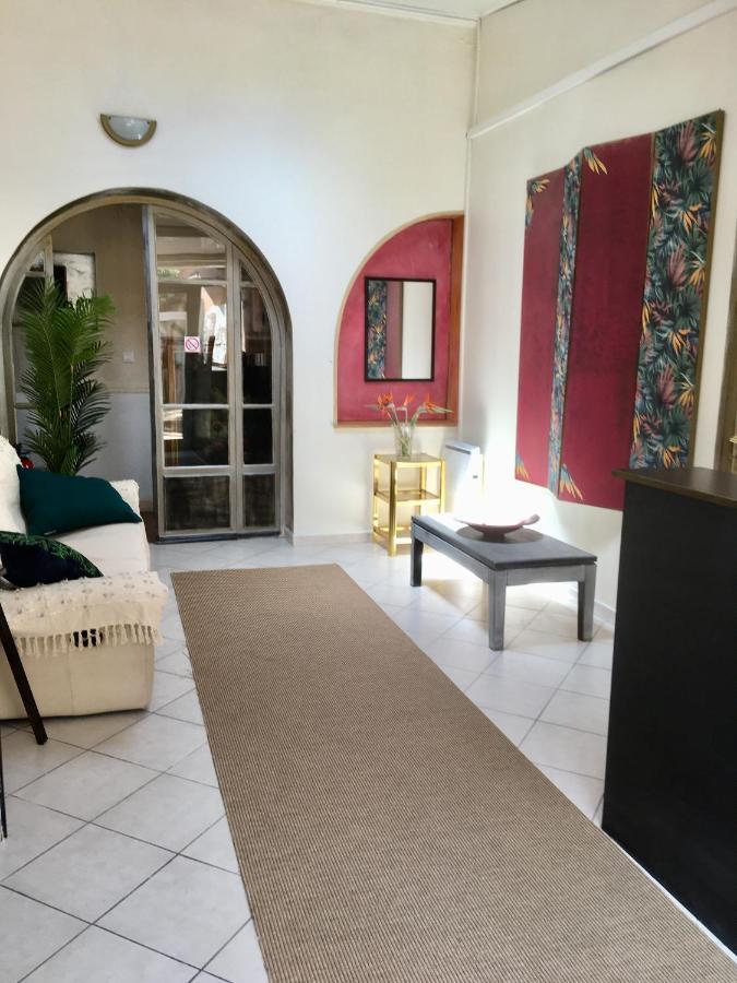 Hôtel Le Derby terrasse et parking Cagnes-sur-Mer Exterior foto